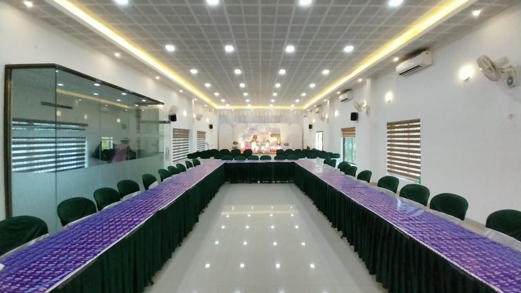 Hall arranged for a meeting or seminar
